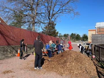 Volunteers moving woodchips at the Abingdon Garden